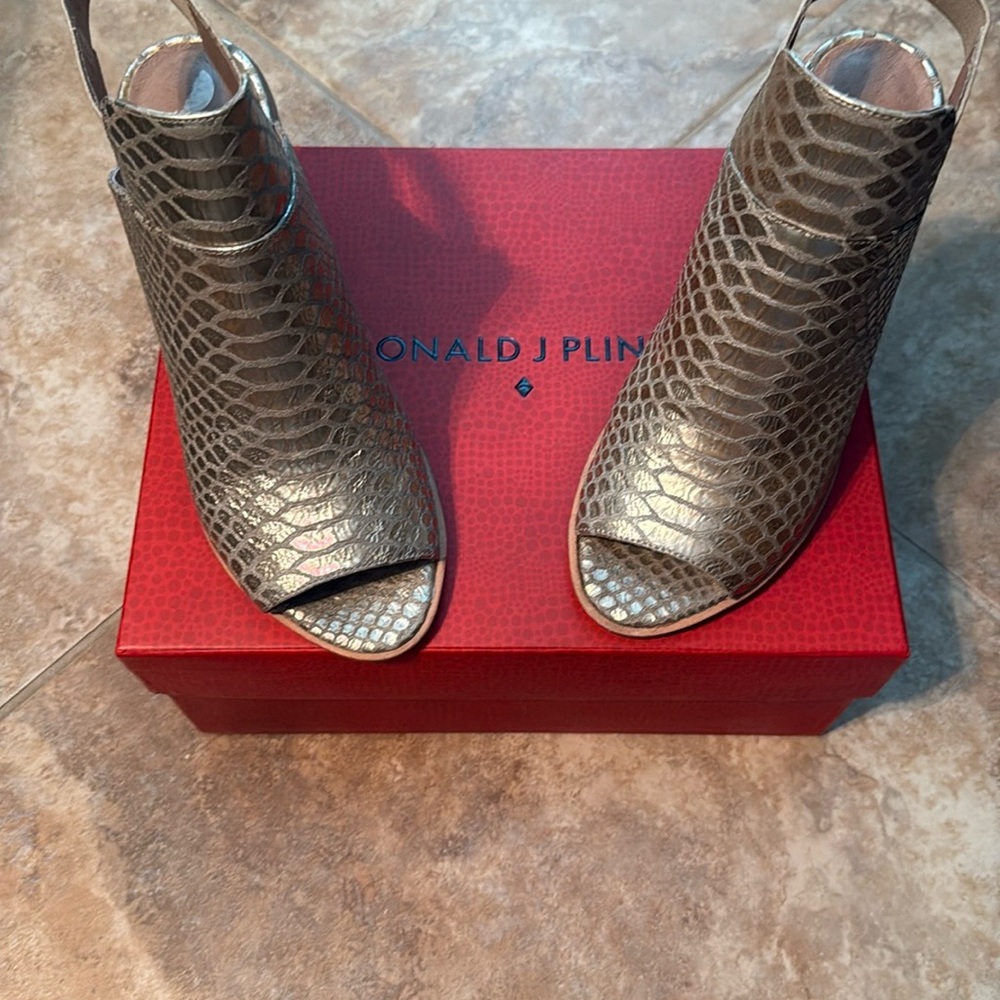 Donald J Pliner Khloe Open Toe Leather Peep-Toe Bootie Gold Size 7